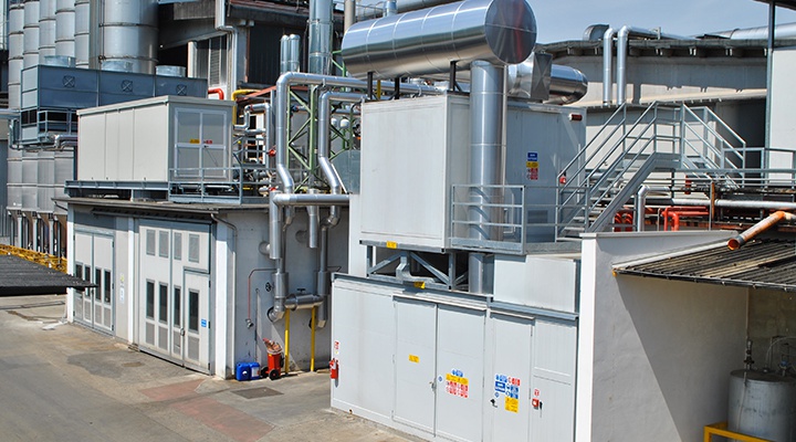 Container impianto di cogenerazione e frigorifero d'assorbimento di un impianto di trigenerazione azienda plastica in provincia di Vicenza